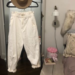 White boyfriend jeans